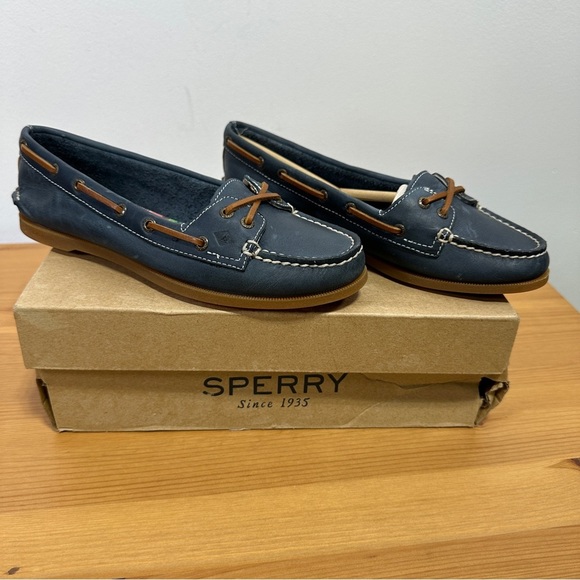 Sperry Women’s Navy Leather Boat Shoes – Classic Moc Slip-On – Size 5 – NWT - Picture 1 of 5
